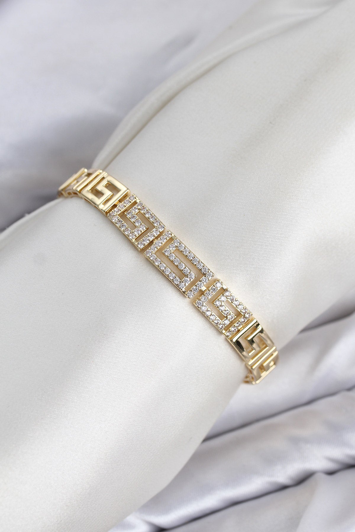 Labirent Model Zirkon Taşlı VIP Seri Gold Renk Pirinç Kadın Bileklik
